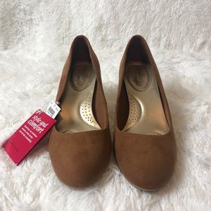 🎉HP🎉NWT Dexflex Comfort Suede Heels